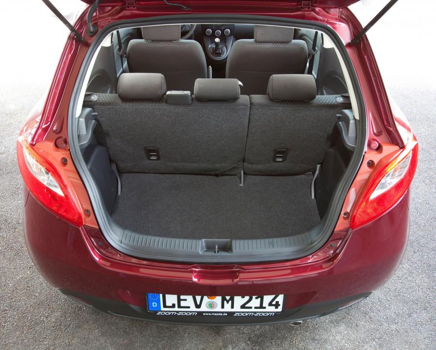  Mazda2 3-Door 2011 года  (фото 18 из 40)